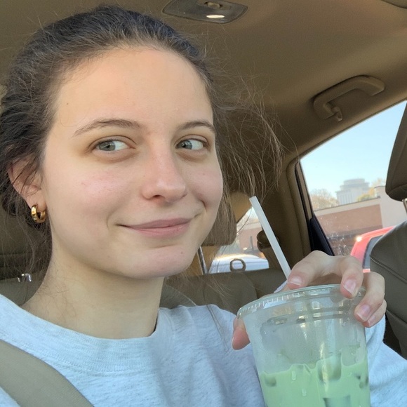 Meet your Posher, Claire - Picture 2 of 4